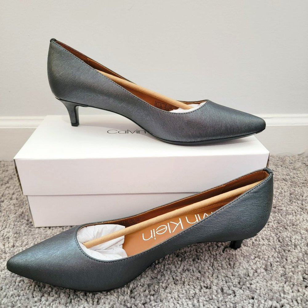 NWT CALVIN KLEIN GABRIANNA PUMP Size 9.5, Color Steel